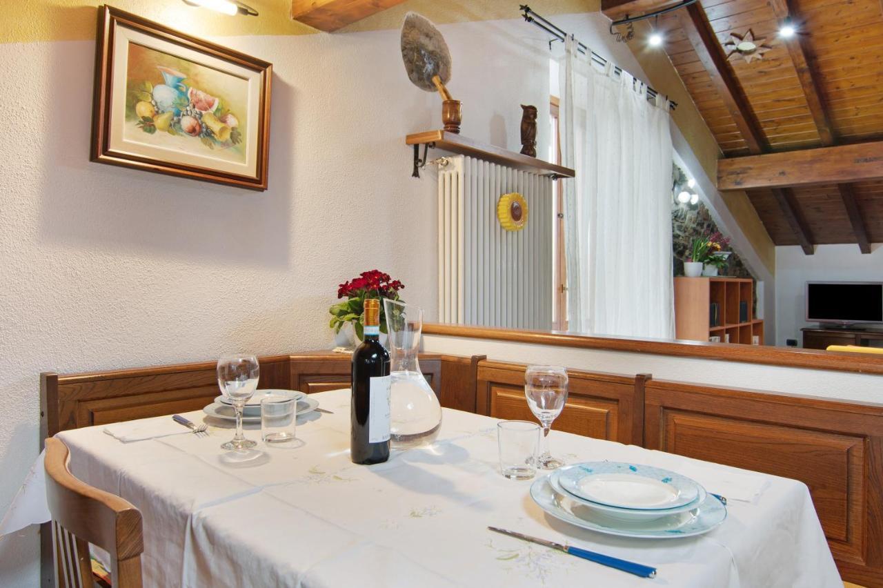 La Mansarda Di Eros E Tiziana Apartment Lanzo dʼIntelvi Exterior foto