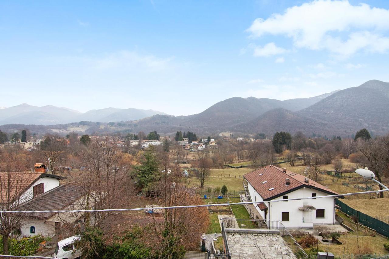 La Mansarda Di Eros E Tiziana Apartment Lanzo dʼIntelvi Exterior foto