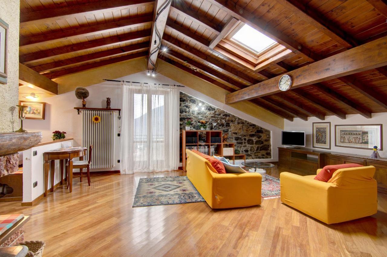 La Mansarda Di Eros E Tiziana Apartment Lanzo dʼIntelvi Exterior foto