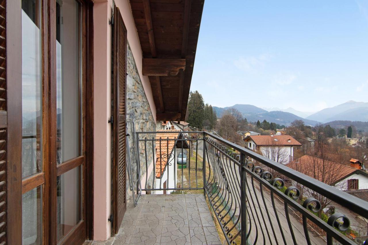 La Mansarda Di Eros E Tiziana Apartment Lanzo dʼIntelvi Exterior foto