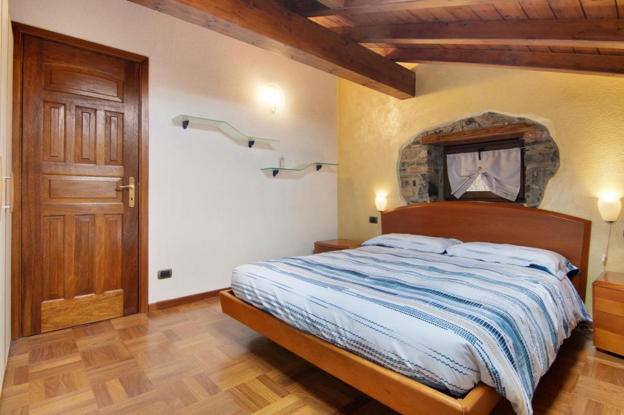 La Mansarda Di Eros E Tiziana Apartment Lanzo dʼIntelvi Exterior foto