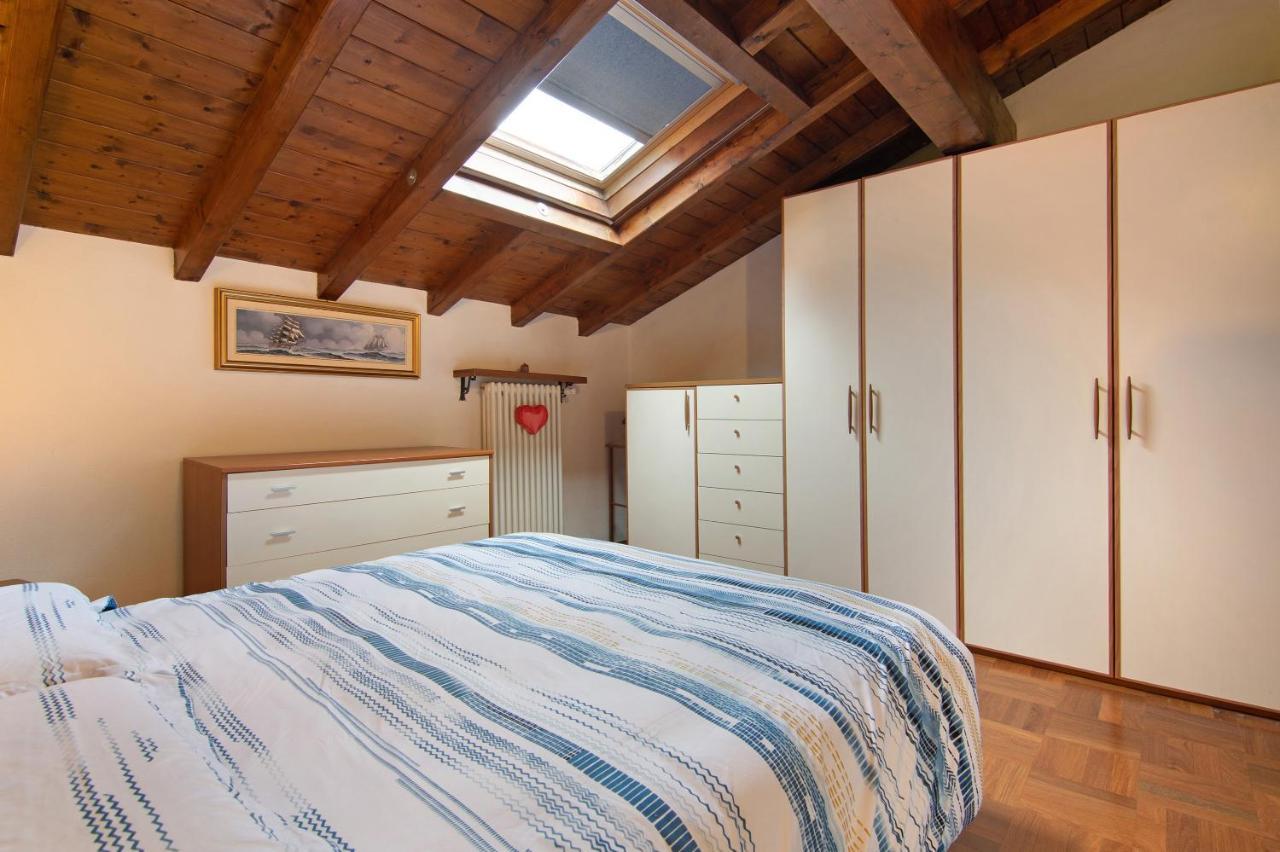 La Mansarda Di Eros E Tiziana Apartment Lanzo dʼIntelvi Exterior foto