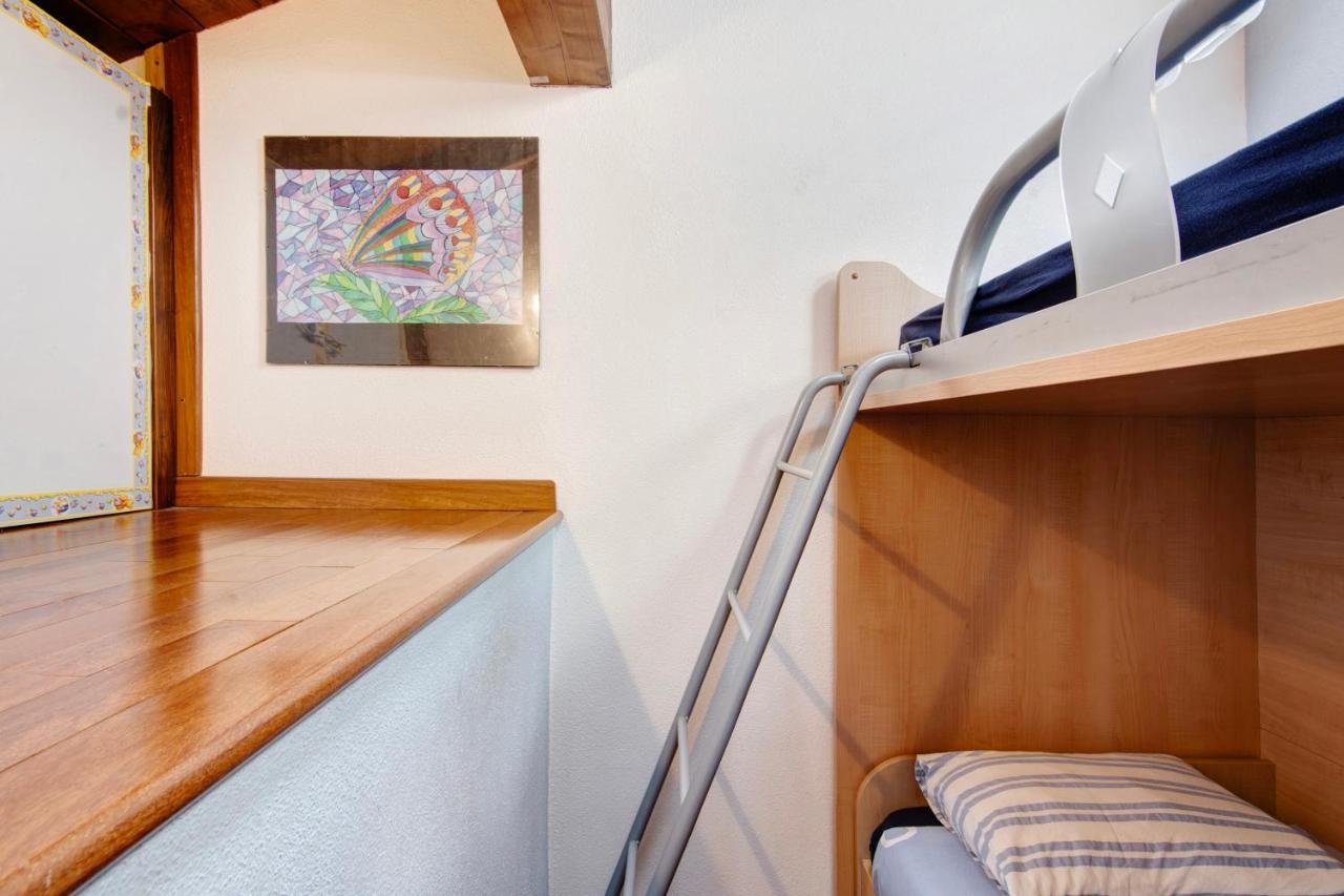 La Mansarda Di Eros E Tiziana Apartment Lanzo dʼIntelvi Exterior foto