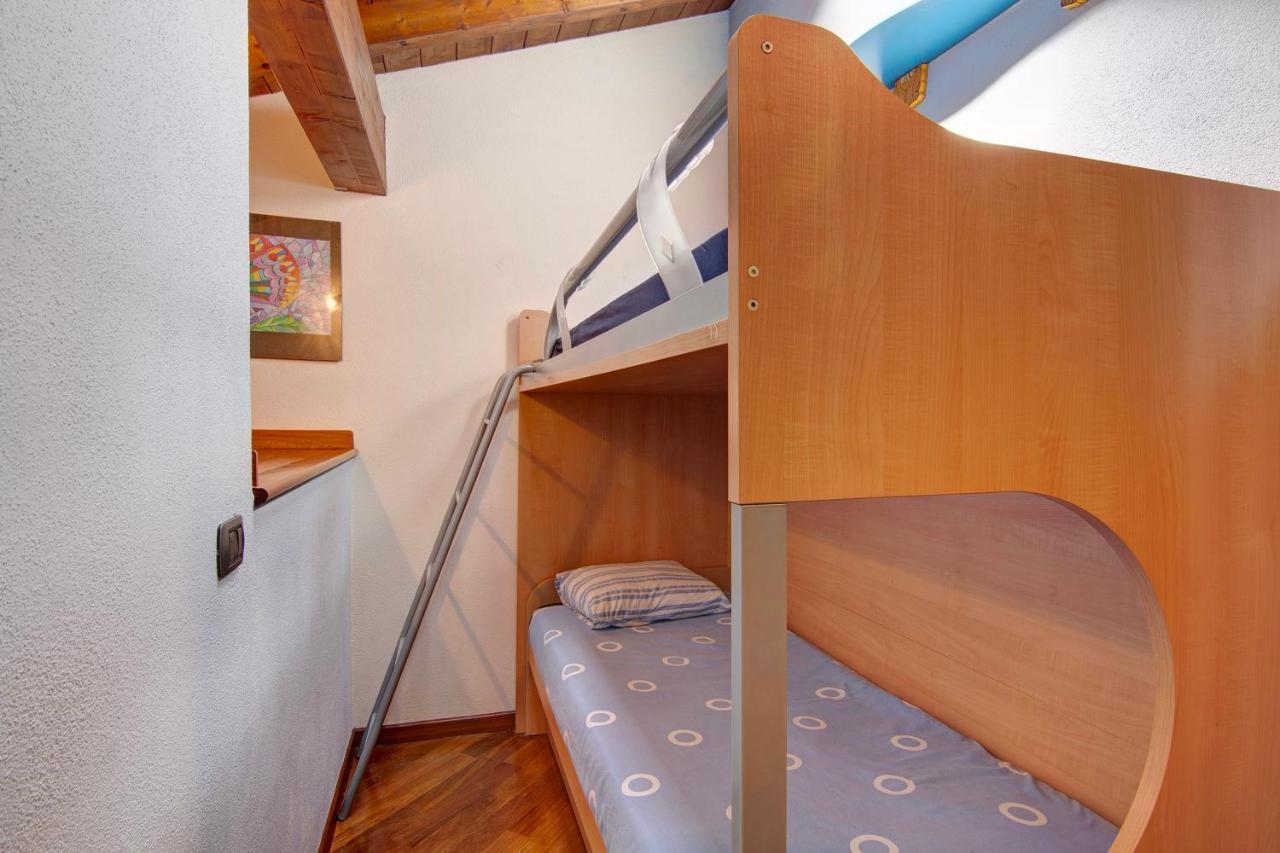 La Mansarda Di Eros E Tiziana Apartment Lanzo dʼIntelvi Exterior foto